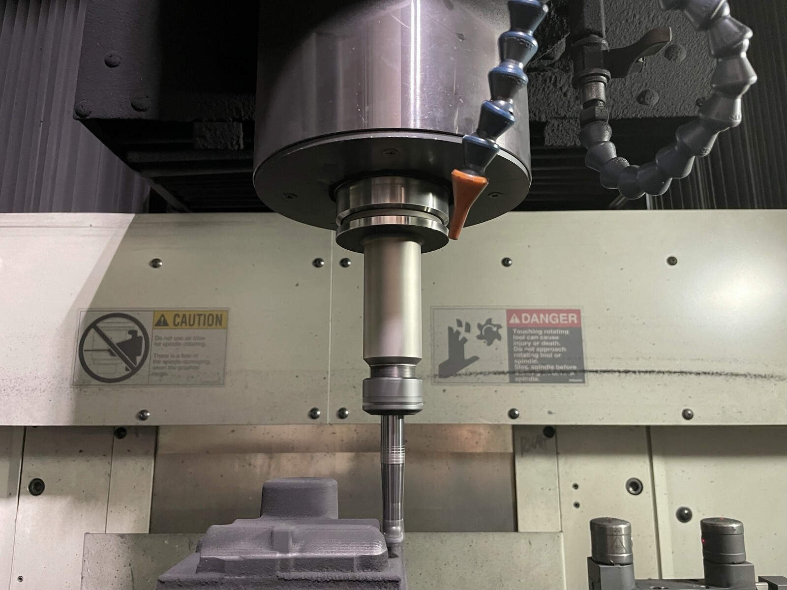 2000 MAKINO SNC-64GS Vertical Machining Centers | Hindley Machine Tool Sales, LLC